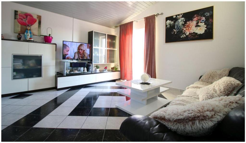 Mikelin Apartment Primošten Exterior foto